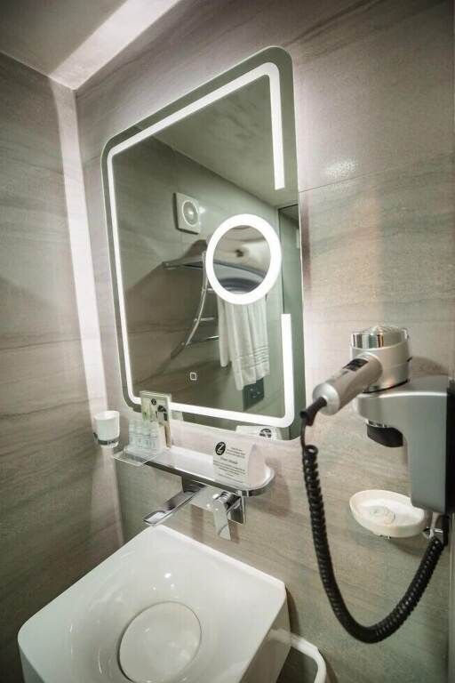 Z Executive Boutique Hotel - 754