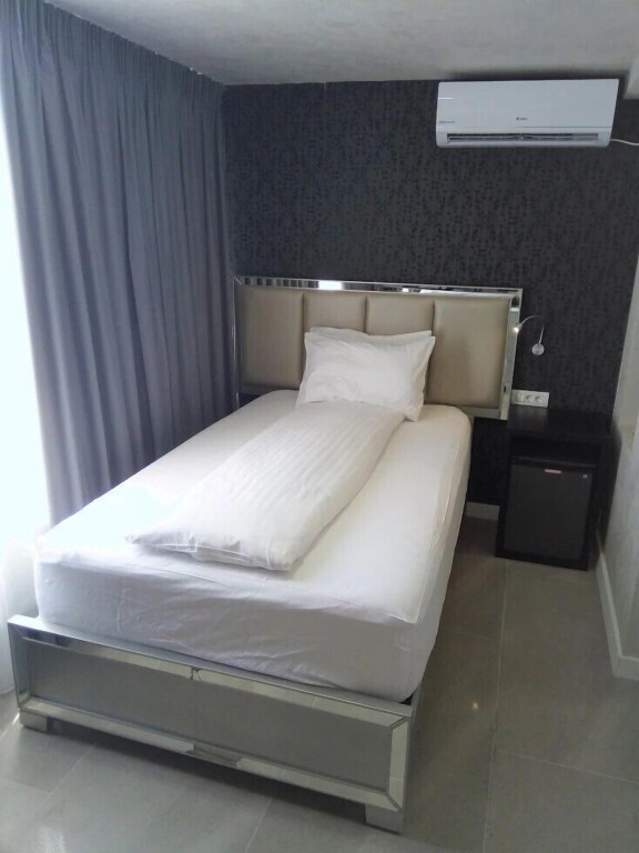 Z Executive Boutique Hotel - 808