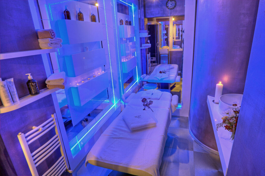 Z Executive Boutique Hotel - 929